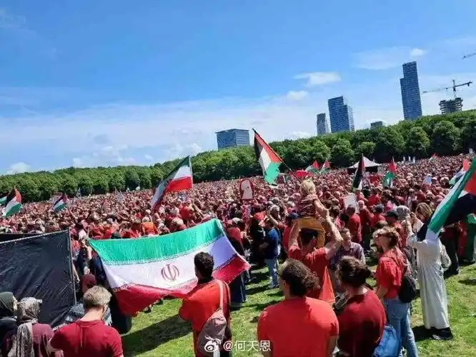 世界杯激战正酣：美国男篮迎战新西兰，球迷助威点燃篮球圣火